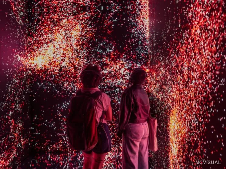 Immersive attraction, Bulgaria — Read from the middle of the floor, which is where visitors stand to photograph themselves. Fine pitch matters here for a