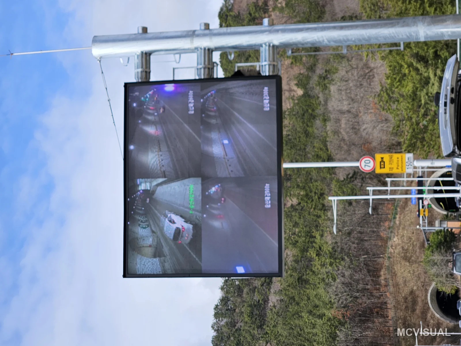 Tunnel approach traffic information display, Busan, South Korea — 4.8 × 3.84 m gantry screen on a tunnel approach