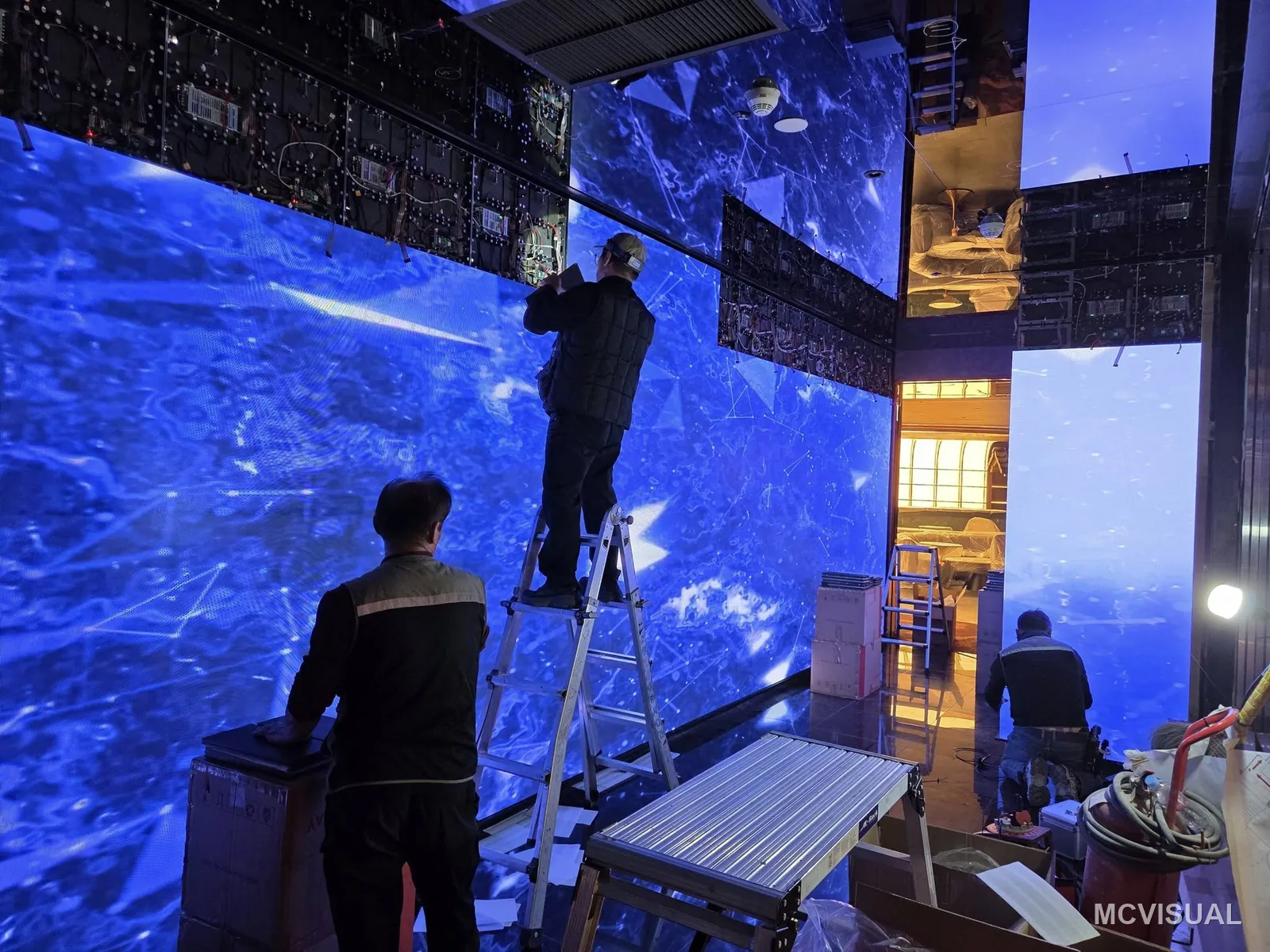 Immersive exhibition space, South Korea — 8 m wall plus paired columns carrying one continuous scene