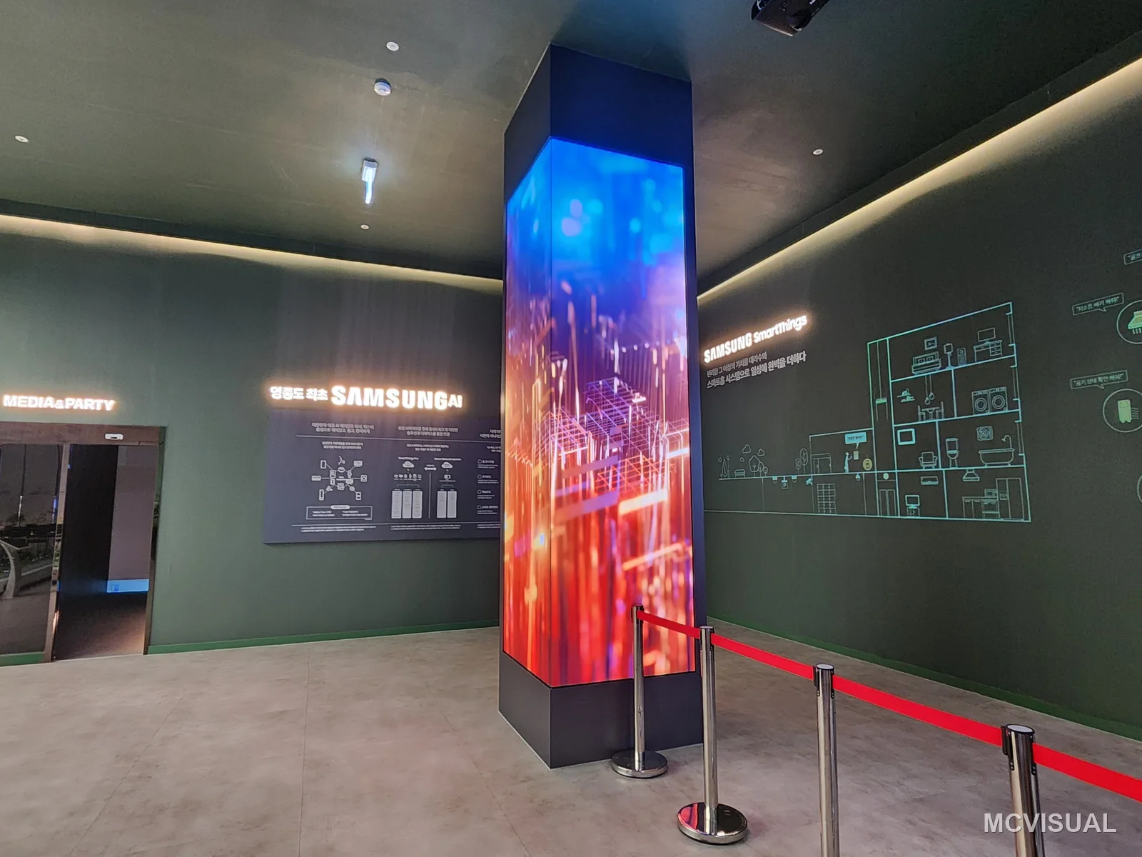 Property sales gallery, South Korea — Two (960 + 960) × 3360 mm portrait columns on the circulation route. Vertical formats suit floor plans and elevations, w