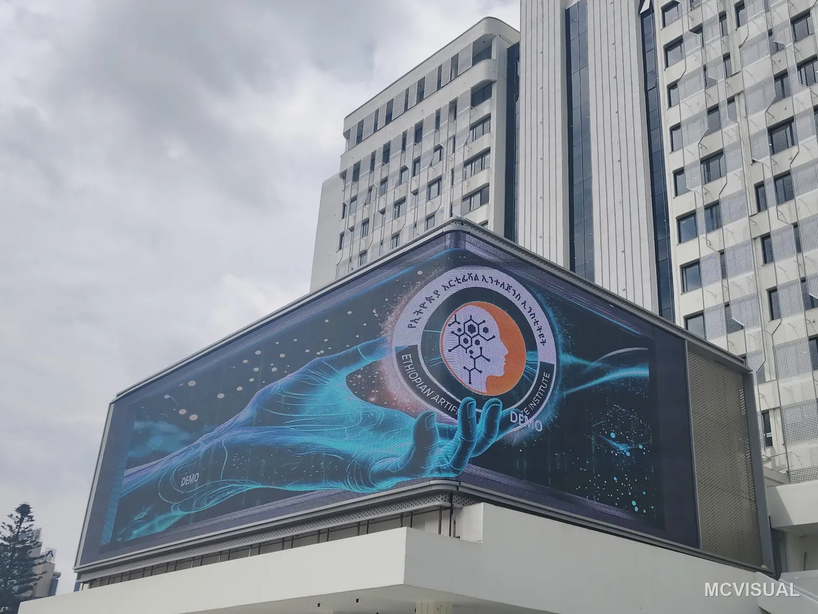 Tower facade advertising screen, South Korea — 350 m² P5 screen cantilevered off a residential tower